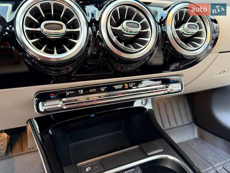 Седан Mercedes-Benz A-Class 2020 в Киеве