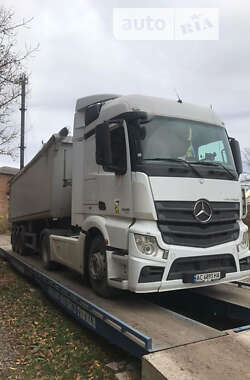 Зерновоз Mercedes-Benz Actros 2014 в Черновцах