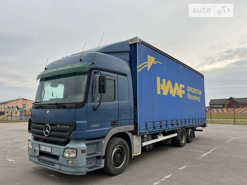 Тентованый Mercedes-Benz Actros 2004 в Луцке