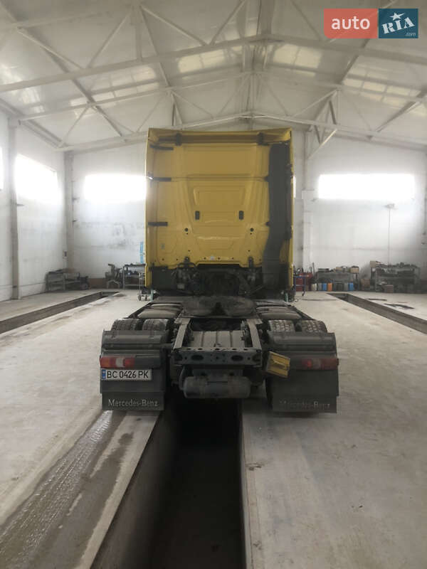 Тягач Mercedes-Benz Actros 2013 в Львове
