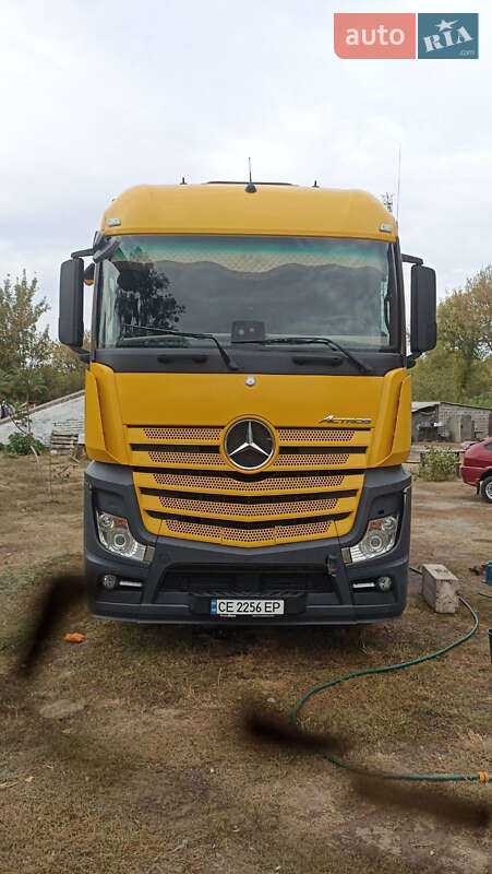 Контейнеровоз Mercedes-Benz Actros 2016 в Чернівцях