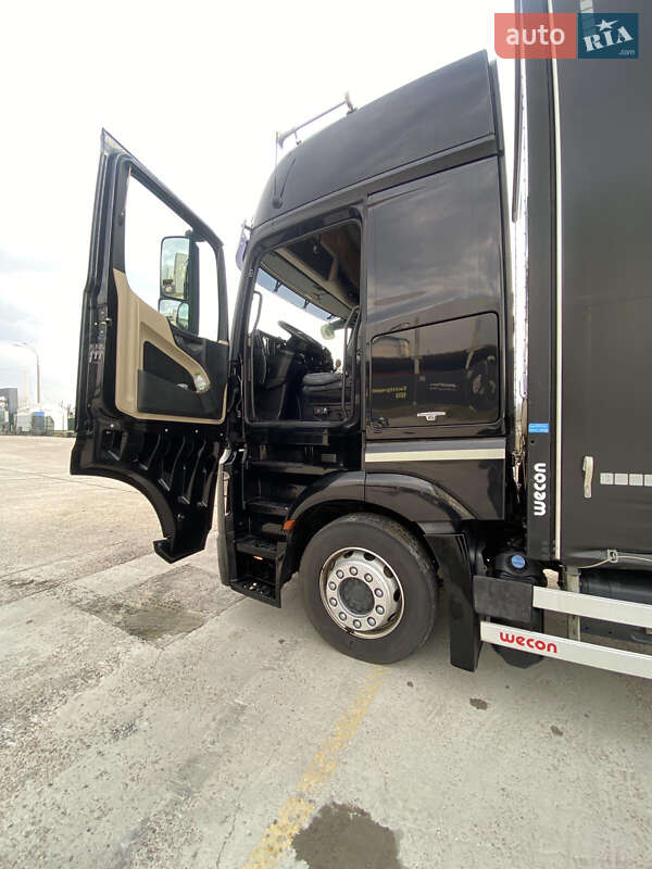 Тентований Mercedes-Benz Actros 2015 в Києві