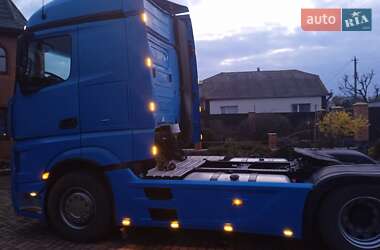 Тягач Mercedes-Benz Actros 2013 в 