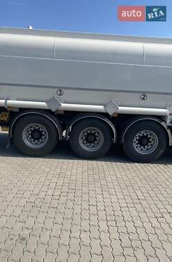 Бензовоз Mercedes-Benz Actros 2013 в 