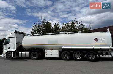Тягач Mercedes-Benz Actros 2015 в 