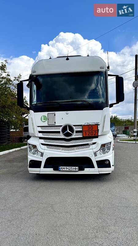 Бензовоз Mercedes-Benz Actros 2014 в 