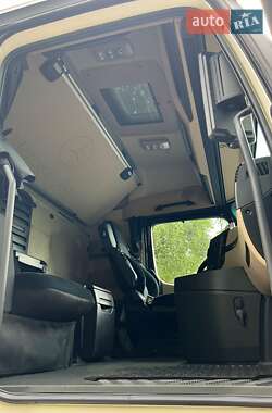Контейнеровоз Mercedes-Benz Actros 2021 в 