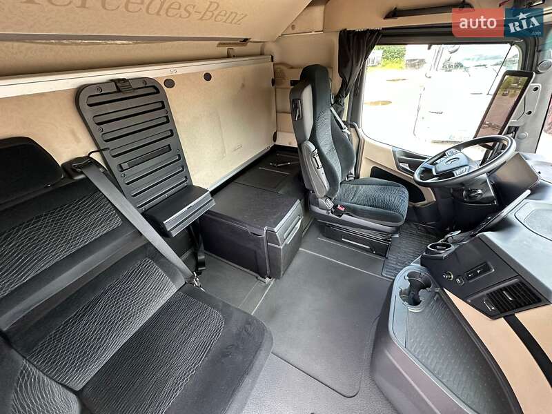 Контейнеровоз Mercedes-Benz Actros 2021 в Черновцах