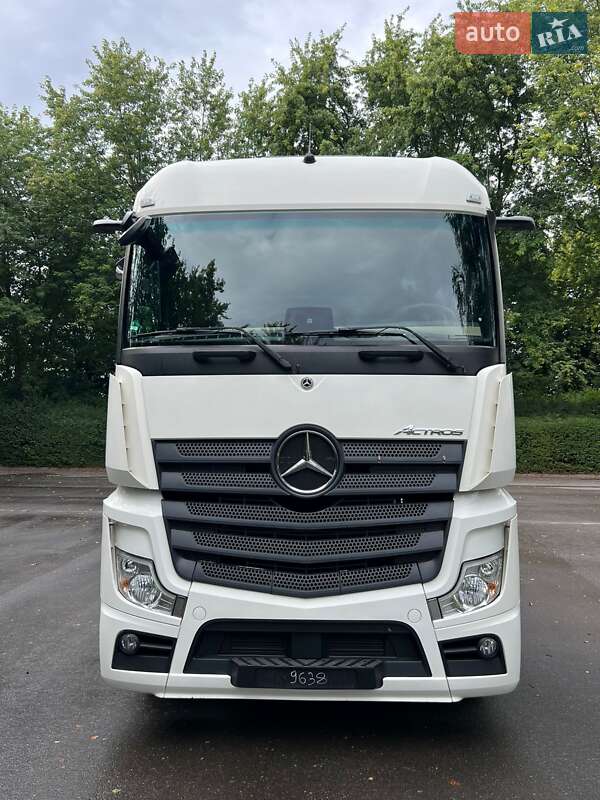 Контейнеровоз Mercedes-Benz Actros 2021 в Чернівцях