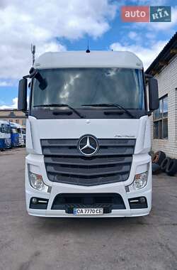 Тягач Mercedes-Benz Actros 2015 в Каневі
