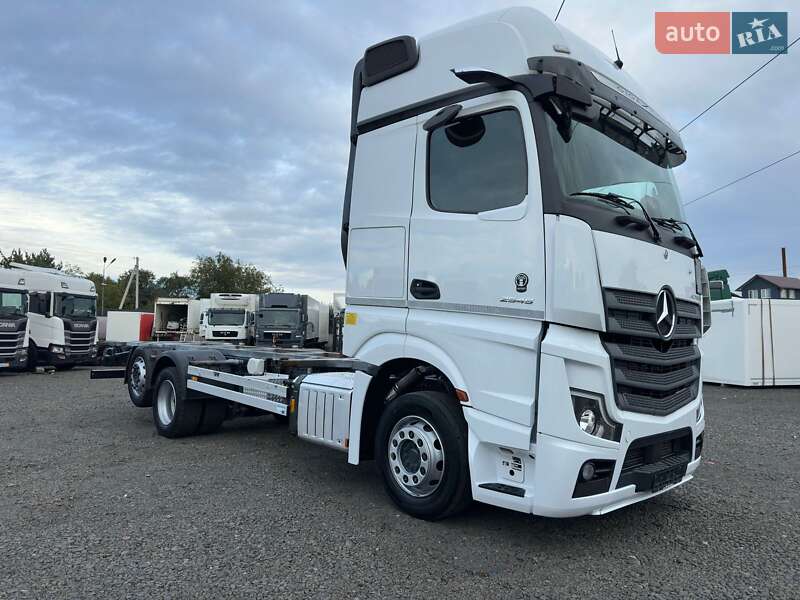 Контейнеровоз Mercedes-Benz Actros 2020 в Луцке