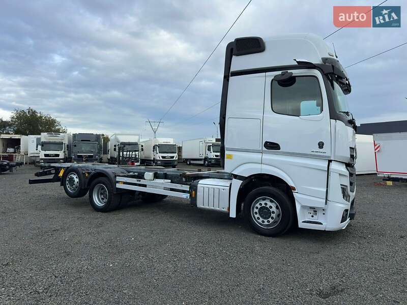 Контейнеровоз Mercedes-Benz Actros 2020 в Луцке