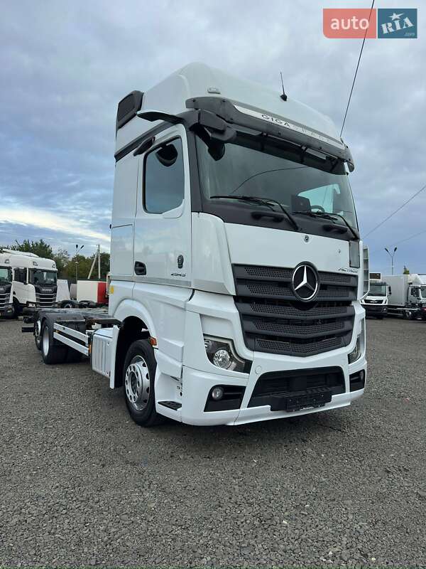 Контейнеровоз Mercedes-Benz Actros 2020 в Луцке