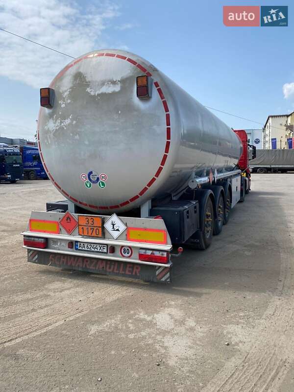 Бензовоз Mercedes-Benz Actros 2015 в Києві