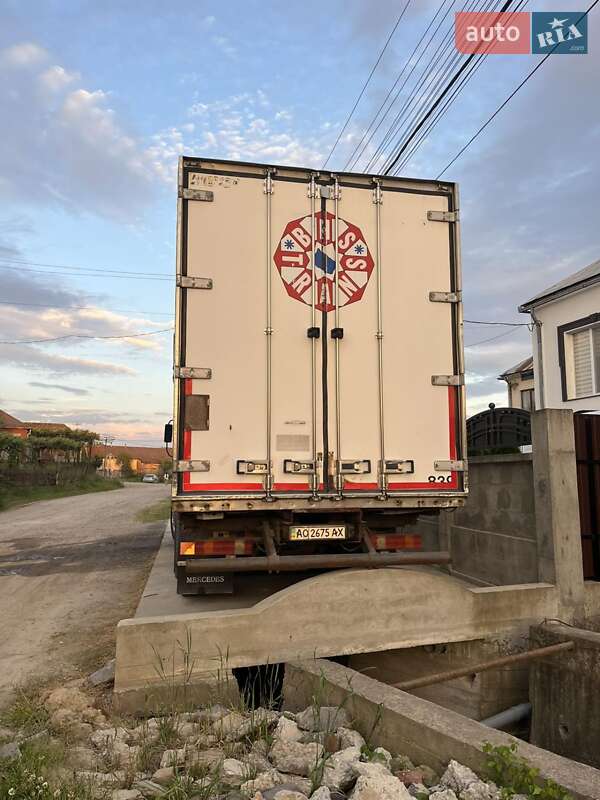 Грузовой фургон Mercedes-Benz Actros 2003 в Виноградове