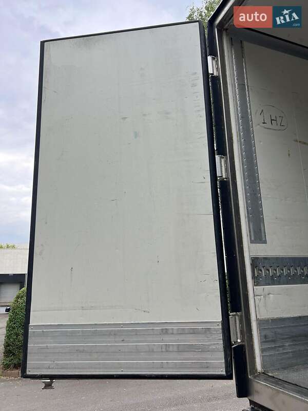 Контейнеровоз Mercedes-Benz Actros 2021 в Чернівцях