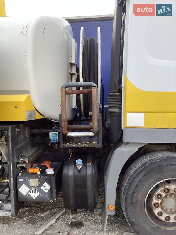 Бензовоз Mercedes-Benz Actros 2008 в Львове