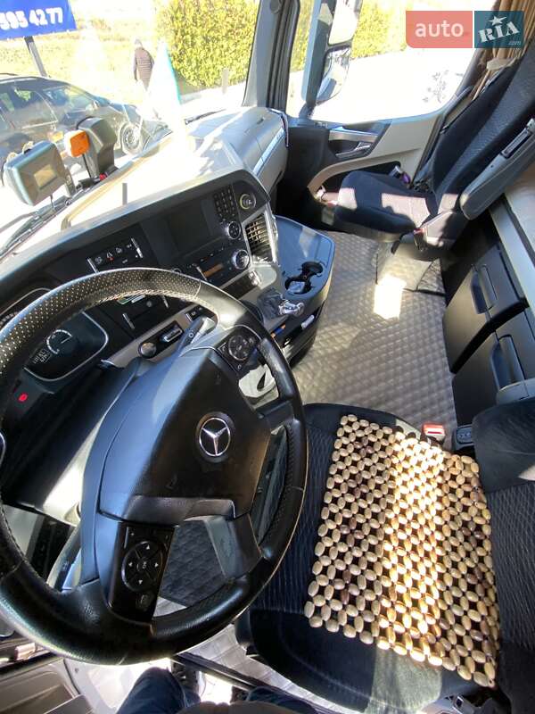 Тягач Mercedes-Benz Actros 2012 в Іршаві