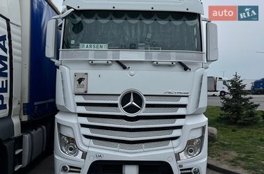 Тягач Mercedes-Benz Actros 2015 в Горохові