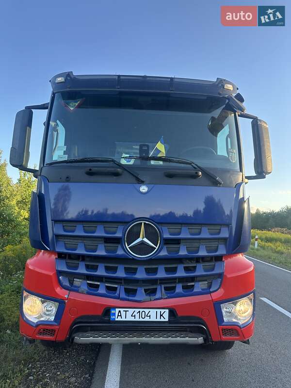 Самоскид Mercedes-Benz Arocs 2015 в Івано-Франківську