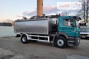 Самосвал Mercedes-Benz Axor 2010 в Бучаче