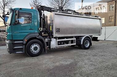 Самосвал Mercedes-Benz Axor 2010 в Бучаче