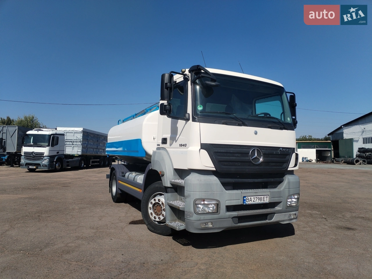 Объем: 12620 литров, 2 секции.