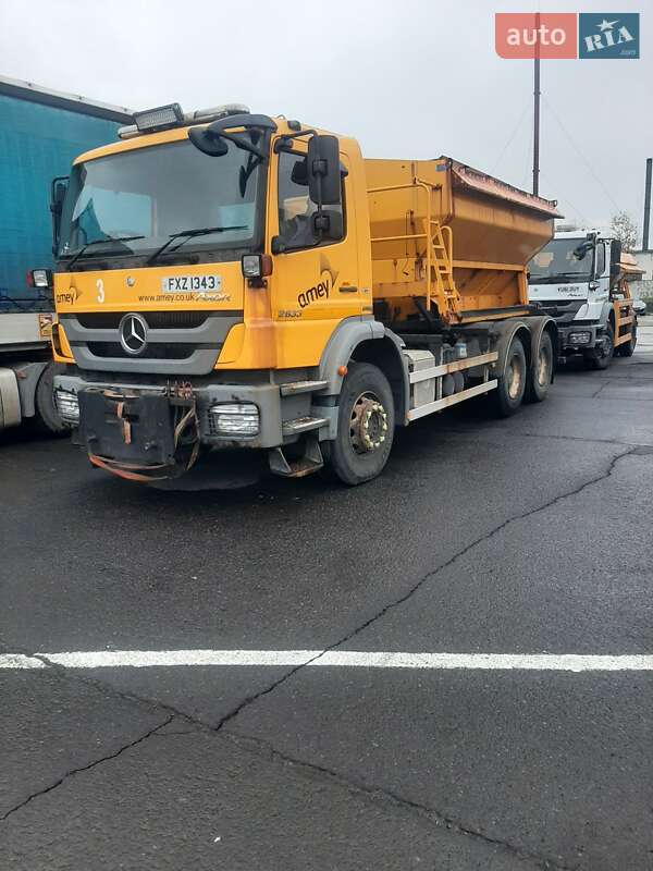 Пескоразбрасывающая машина Mercedes-Benz Axor 2012 в Львове
