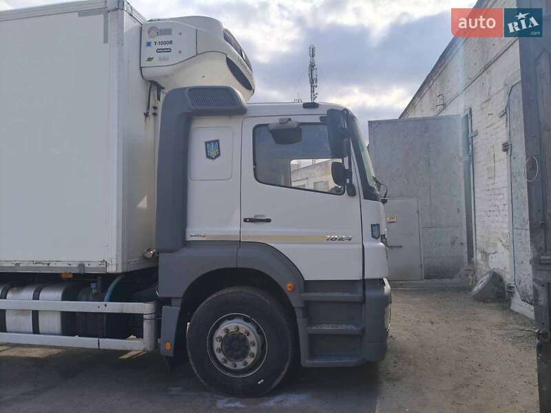 Рефрижератор Mercedes-Benz Axor 2013 в Дніпрі