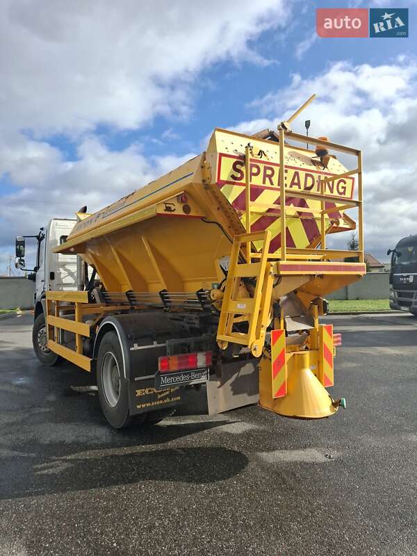 Пескоразбрасывающая машина Mercedes-Benz Axor 2010 в Львове