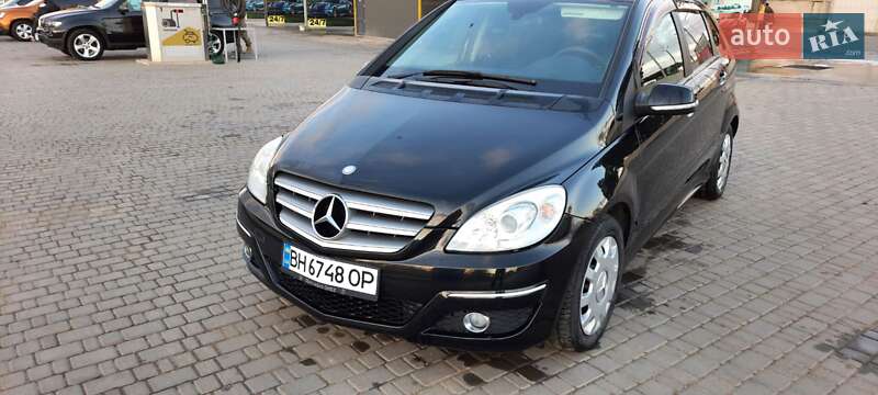 Mercedes-Benz B 180