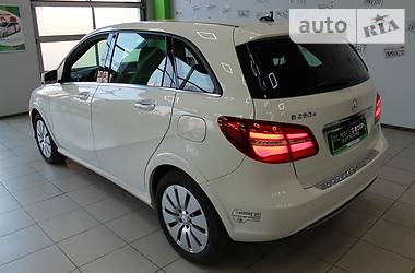 Хетчбек Mercedes-Benz B-Class 2016 в 