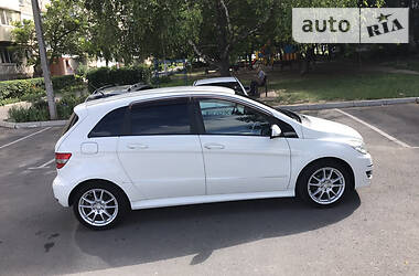 Хетчбек Mercedes-Benz B-Class 2011 в 