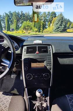 Хэтчбек Mercedes-Benz B-Class 2010 в 