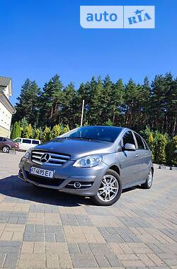 Хэтчбек Mercedes-Benz B-Class 2010 в 