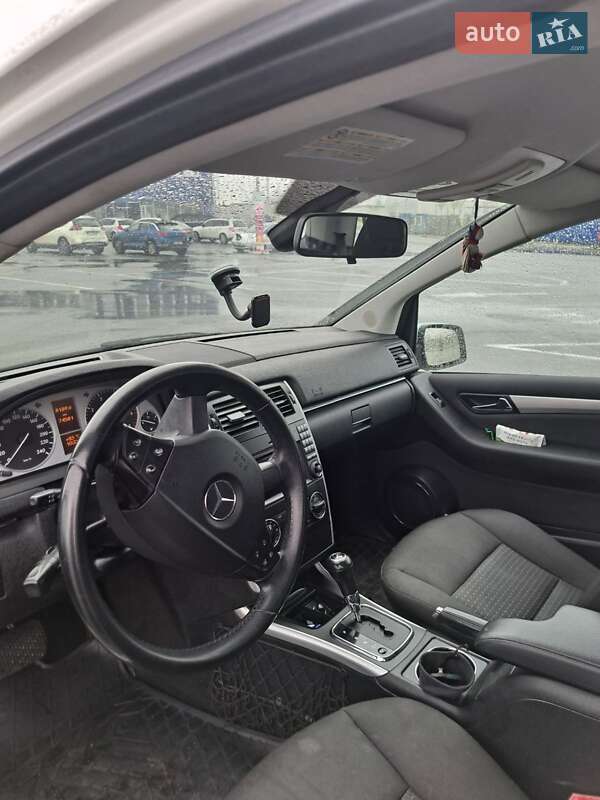 Хэтчбек Mercedes-Benz B-Class 2010 в Киеве фото 5 Хэтчбек Mercedes-Benz B-Class 2010 в Киеве