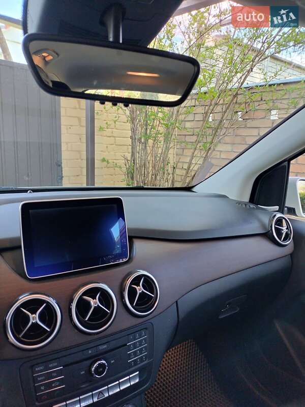 Хэтчбек Mercedes-Benz B-Class 2015 в Киеве
