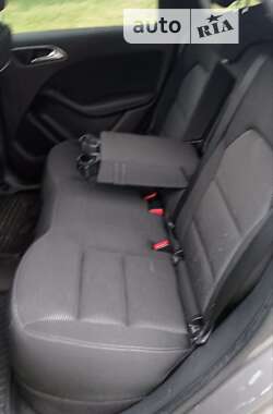 Хэтчбек Mercedes-Benz B-Class 2015 в 