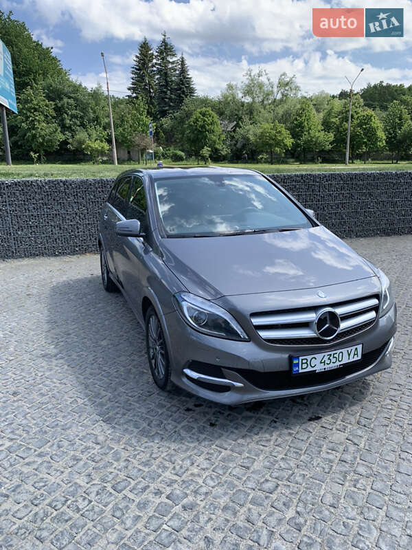 Хэтчбек Mercedes-Benz B-Class 2017 в 