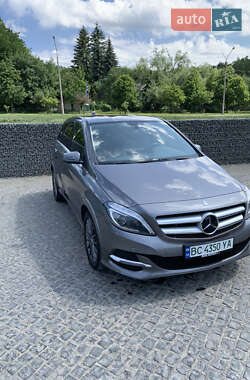 Хэтчбек Mercedes-Benz B-Class 2017 в 