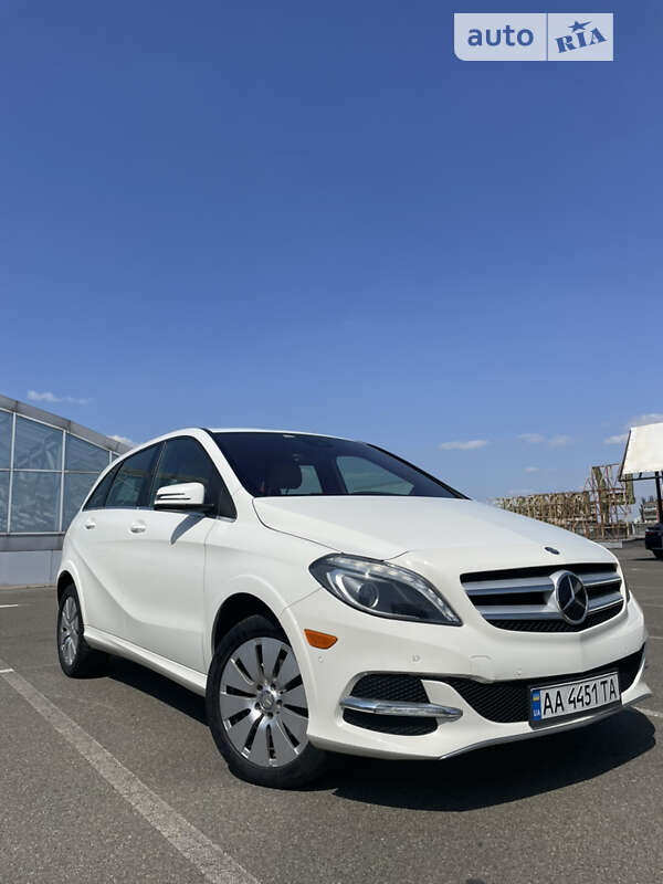 Хэтчбек Mercedes-Benz B-Class 2014 в Киеве