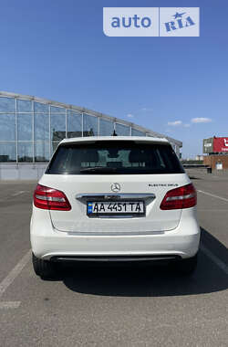 Хэтчбек Mercedes-Benz B-Class 2014 в Киеве