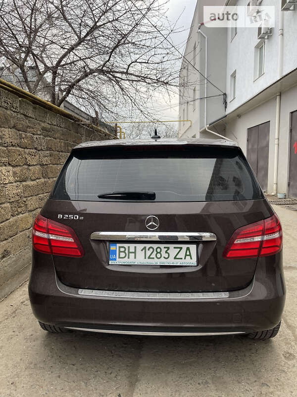 Хэтчбек Mercedes-Benz B-Class 2016 в Одессе фото 4 Хэтчбек Mercedes-Benz B-Class 2016 в Одессе