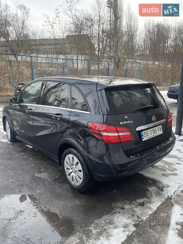 Хэтчбек Mercedes-Benz B-Class 2016 в Южноукраинске