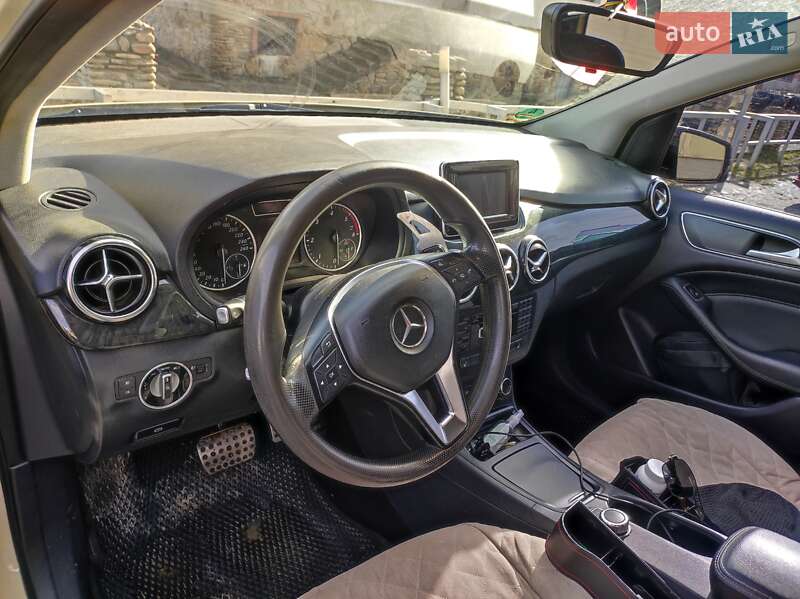 Хэтчбек Mercedes-Benz B-Class 2013 в Сходнице