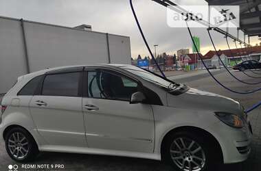 Хетчбек Mercedes-Benz B-Class 2011 в 