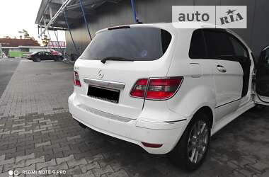 Хетчбек Mercedes-Benz B-Class 2011 в 
