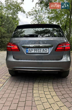 Хэтчбек Mercedes-Benz B-Class 2015 в 