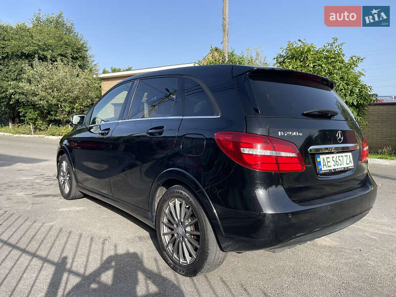 Хэтчбек Mercedes-Benz B-Class 2016 в Киеве фото 5 Хэтчбек Mercedes-Benz B-Class 2016 в Киеве