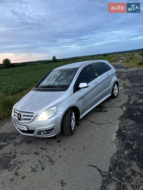 Mercedes-Benz B-Class 2011